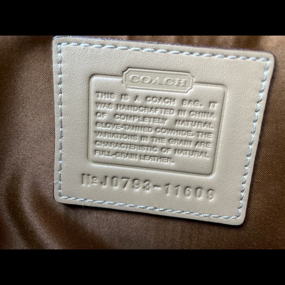 COACH HAMPTON IVORY/ OFF WHITE LEATHER HANDBAG WITH GOLD ACCENT HARDWARE - Picture 13 of 14